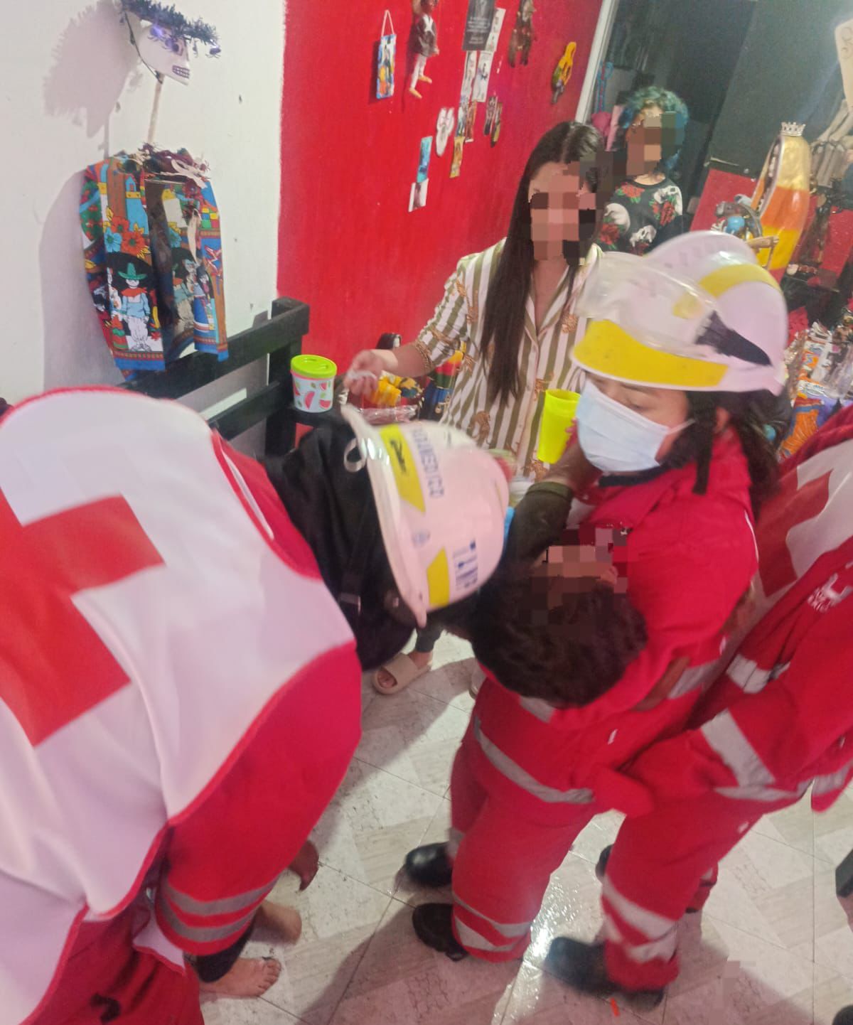Atiende Policía Municipal de Apizaco incendio en un departamento provocado por veladoras